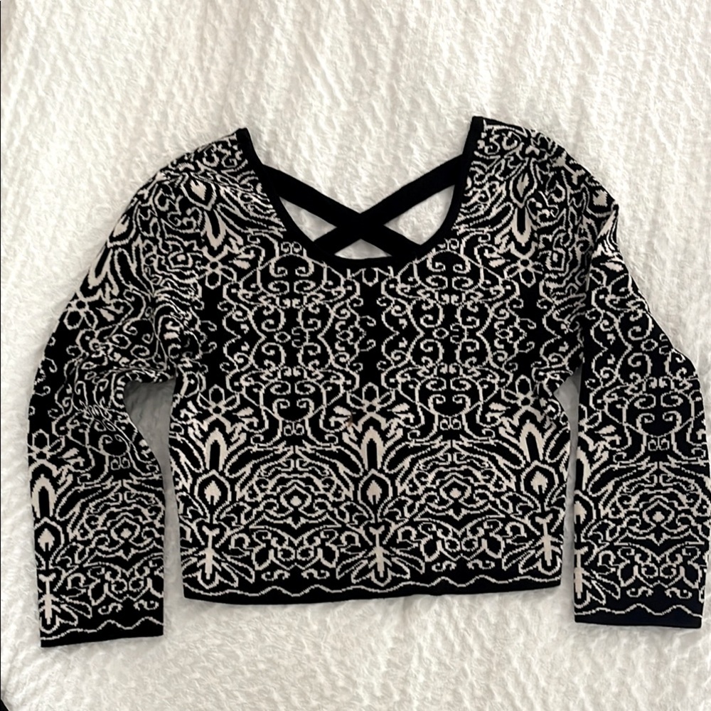 Cropped Top Black and Ivory Patterned